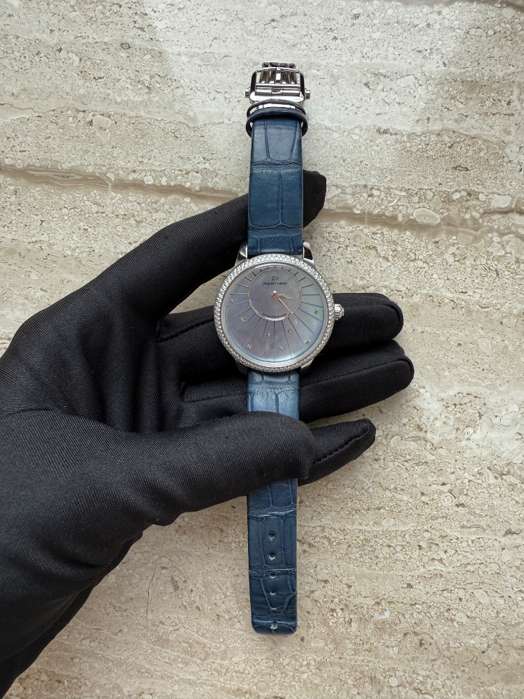 Часы Jaquet Droz Petite Heure Minute J005000270