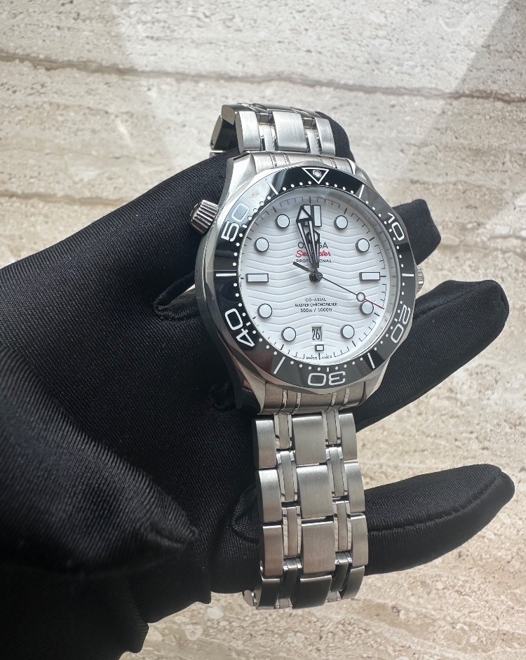 Часы Omega SEAMASTER DIVER 300M 42 мм 210.30.42.20.04.001
