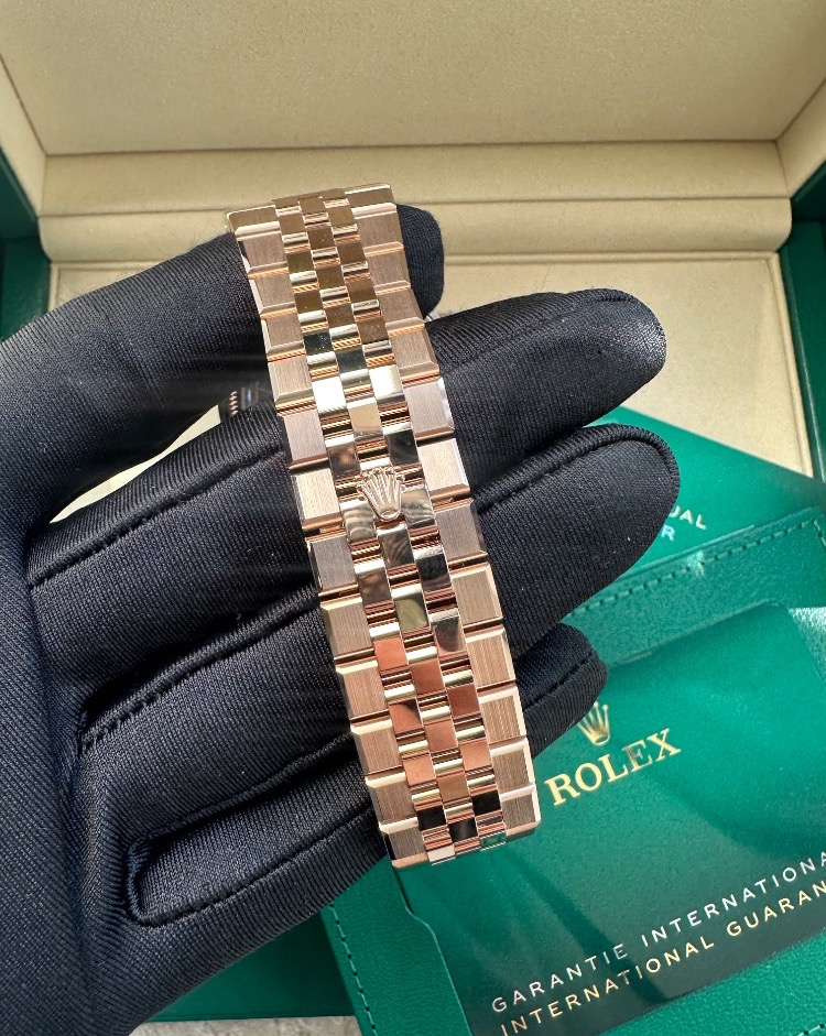 Часы Rolex LAND-DWELLER Rose gold 127235-0001