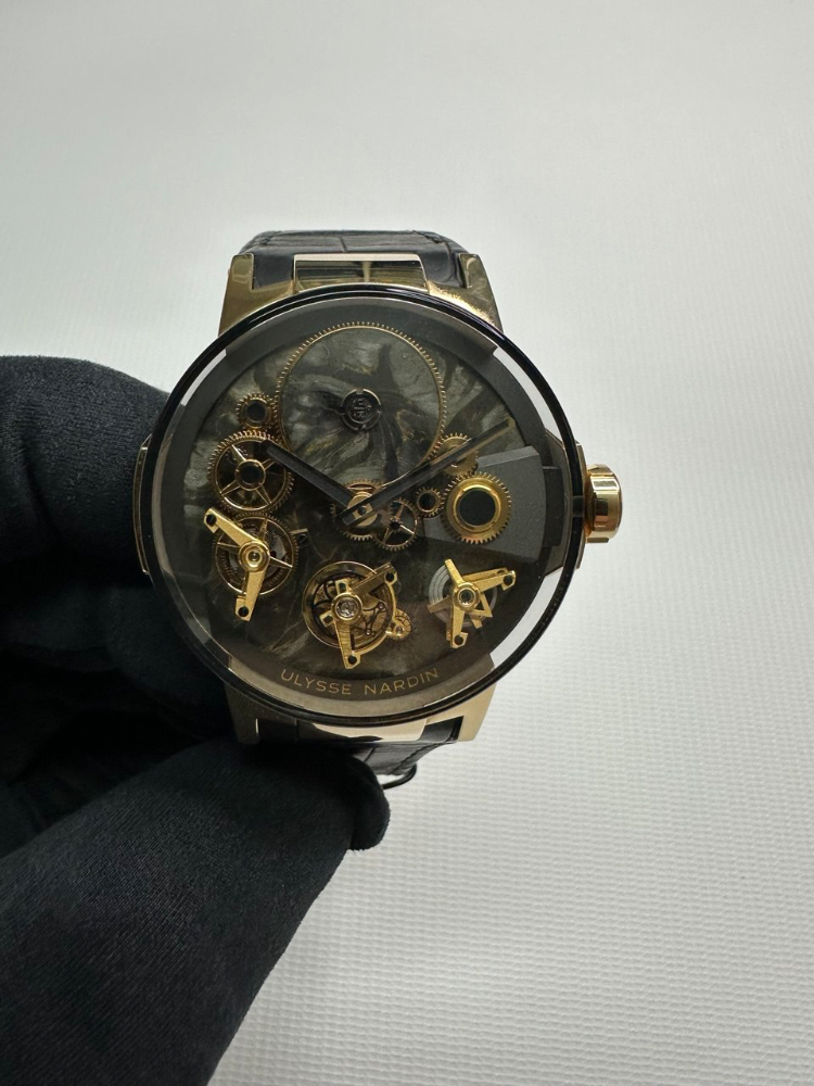 Часы Ulysse Nardin Executive Dual Time Tourbillon Free Wheel 1766-176LE/CARB