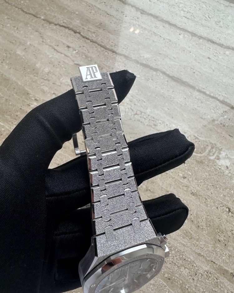 Часы AUDEMARS PIGUET ROYAL OAK CHRONOGRAPH SPECIAL EDITION 26240BC.GG.1324BC.02