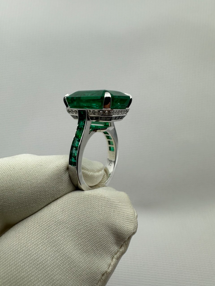 Кольцо No name с изумрудом 16 03ct Vivid green