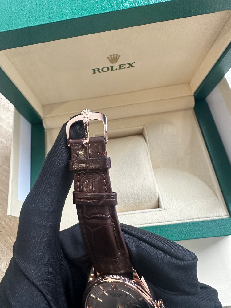 Часы Rolex Cellini Date Silver Dial 18K Rose Gold 50515