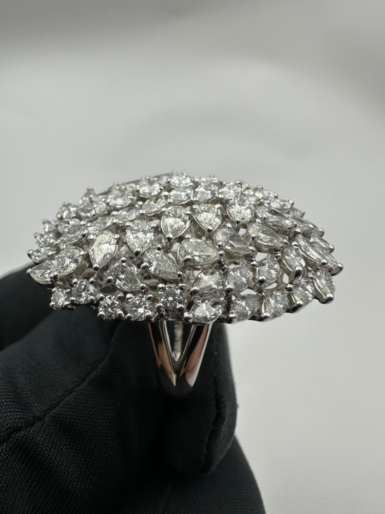 Кольцо RALFDIAMONDS с маркизами и грушами.