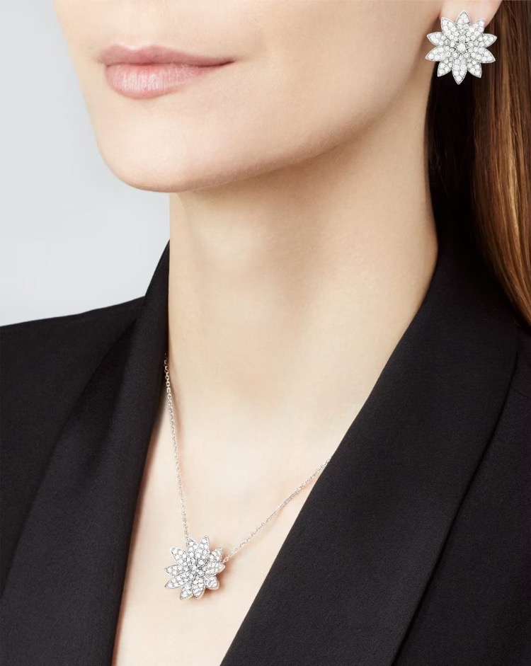 Подвеска Van Cleef & Arpels Lotus clip pendant medium model 18K white gold Diamond VCARO6P800