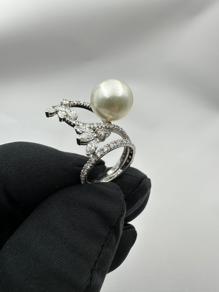 Кольцо с бриллиантом Shreiner КОЛЬЦО С ЖЕМЧУГОМ И БРИЛЛИАНТАМИ.