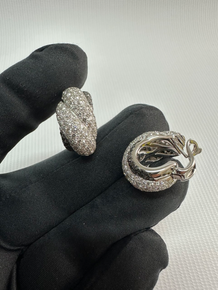 Серьги Chopard HAPPY DIAMONDS 18K WHITE GOLD AND DIAMONDS 844108-1001