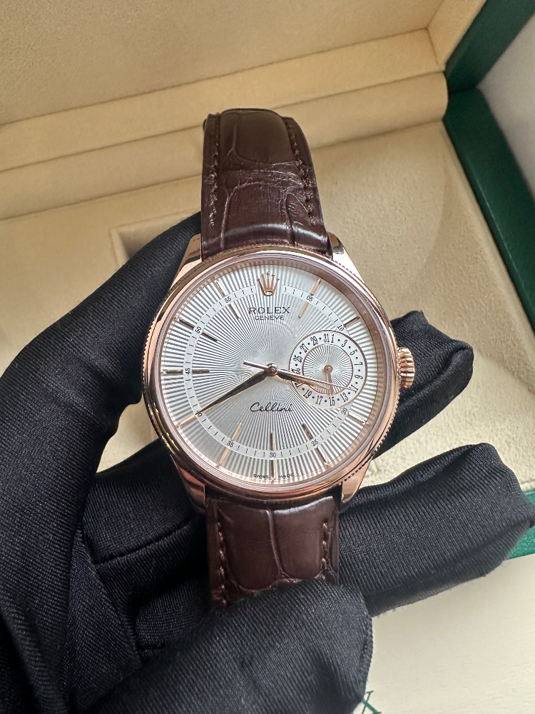 Часы Rolex Cellini Date Silver Dial 18K Rose Gold 50515
