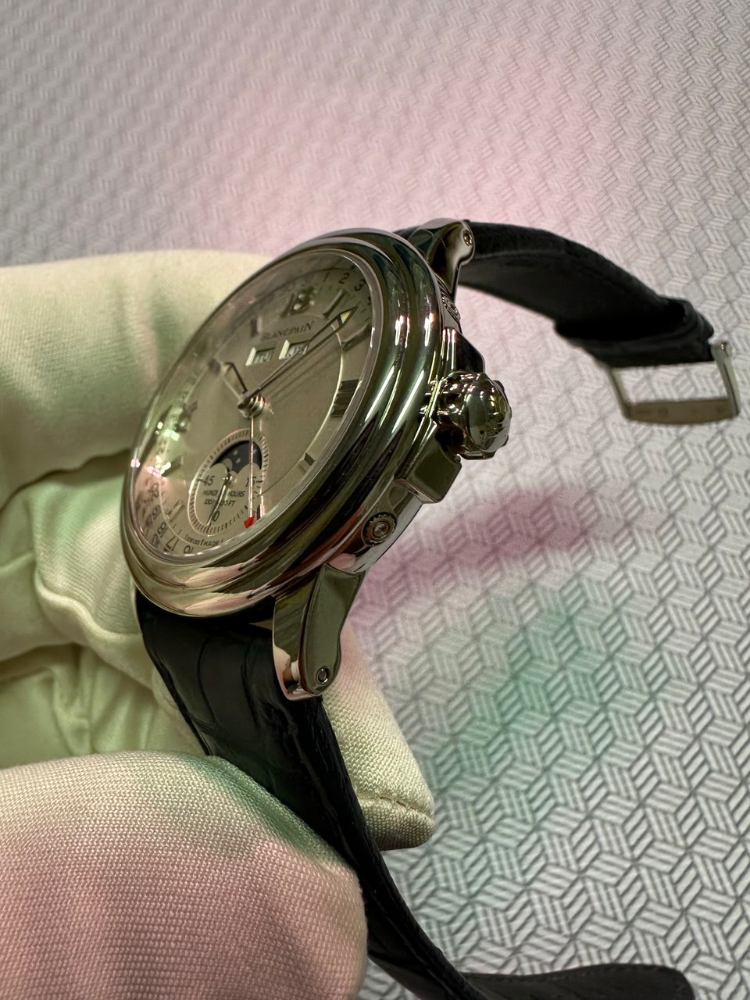 Часы Blancpain LÉMAN MOON PHASE COMPLETE CALENDAR 38MM