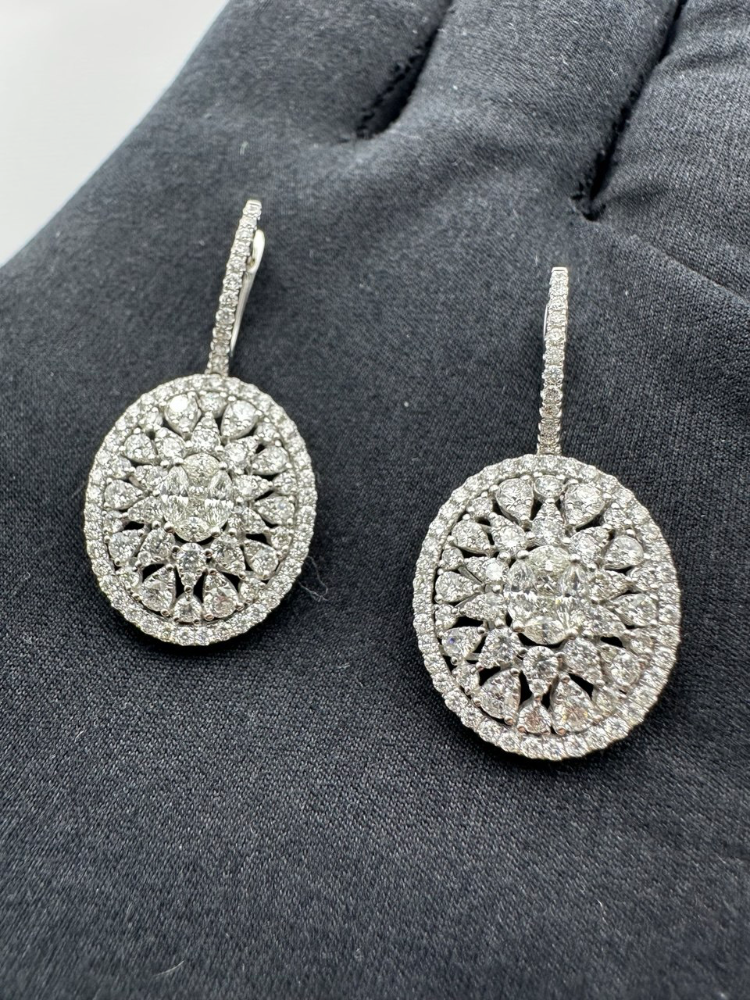 Серьги RALFDIAMONDS С БРИЛЛИАНТАМИ.