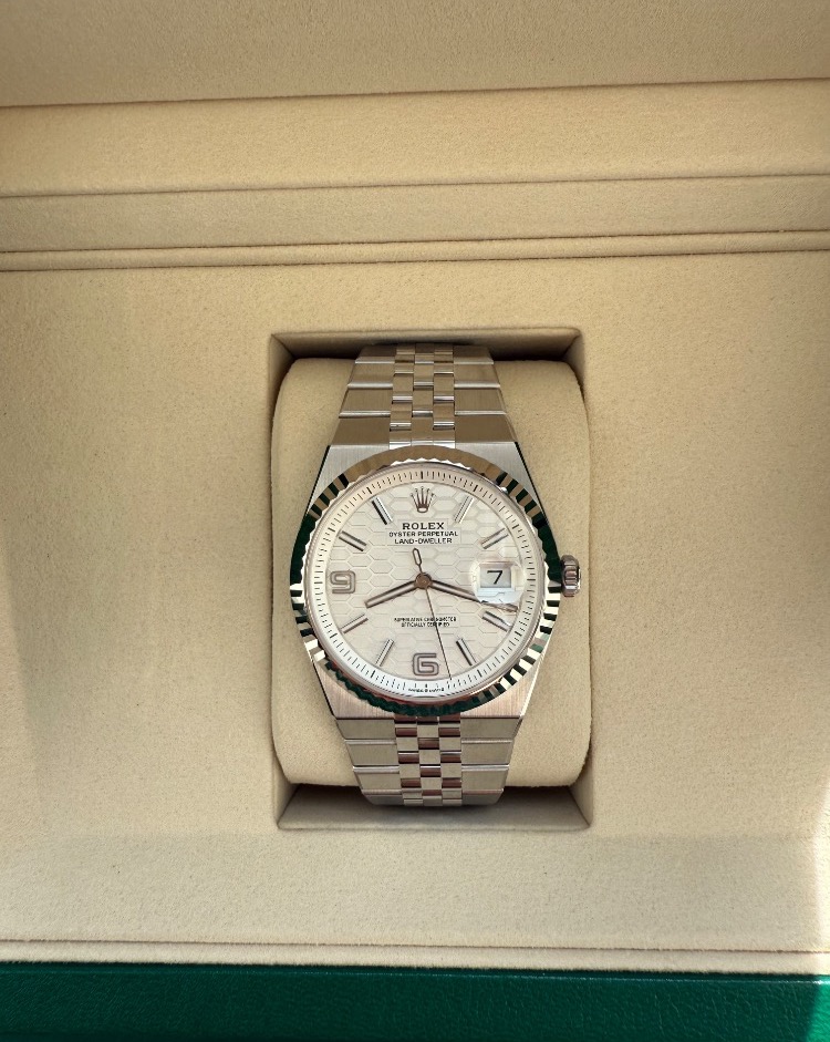 Часы Rolex LAND-DWELLER 40мм 127334-0001