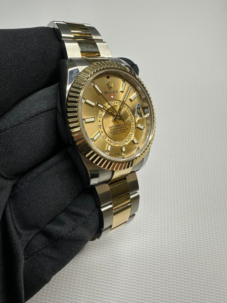 Часы Rolex Sky-Dweller 42mm Steel and Yellow Gold 326933-0001