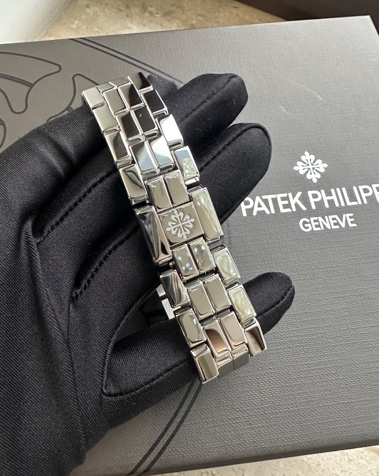 Часы Patek Philippe Aquanaut 5066A-001