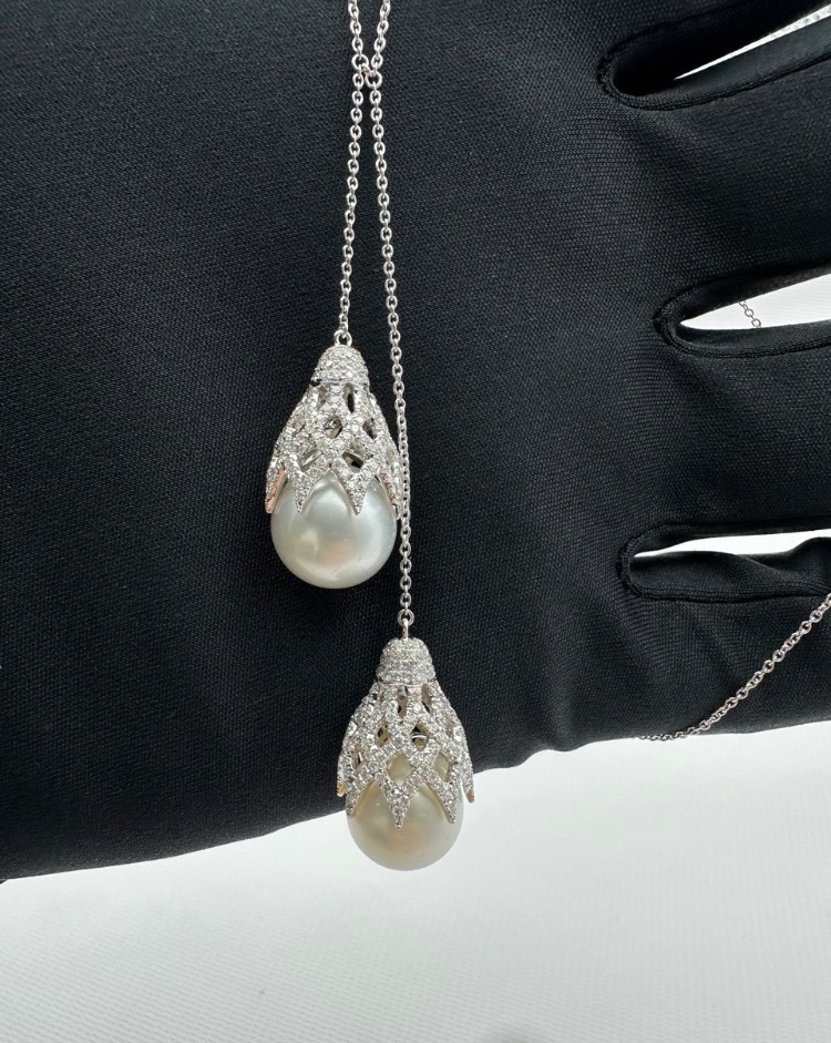 Подвеска RALFDIAMONDS С ЖЕМЧУГОМ И БРИЛЛИАНТАМИ.