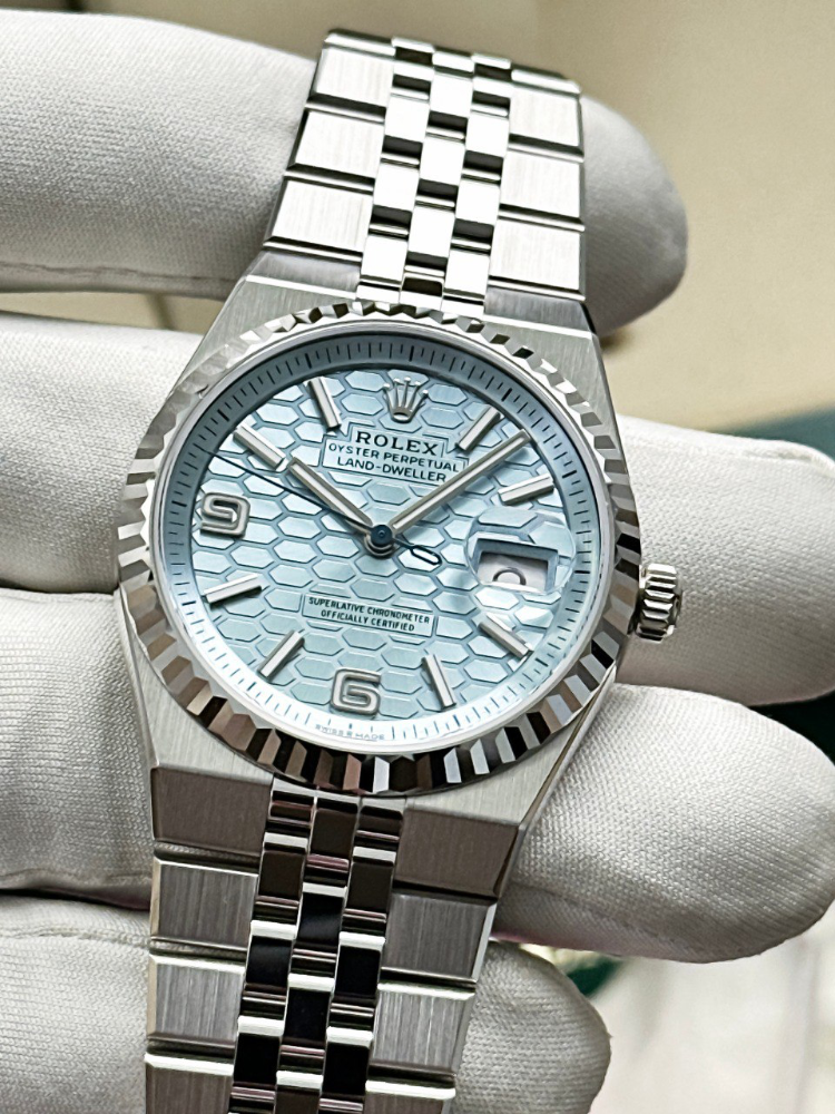 Часы Rolex LAND-DWELLER 40 mm 127336-0001