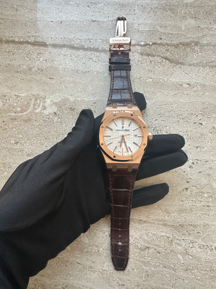 Часы AUDEMARS PIGUET Royal Oak Selfwinding 41 mm 15400OR.OO.D088CR.01