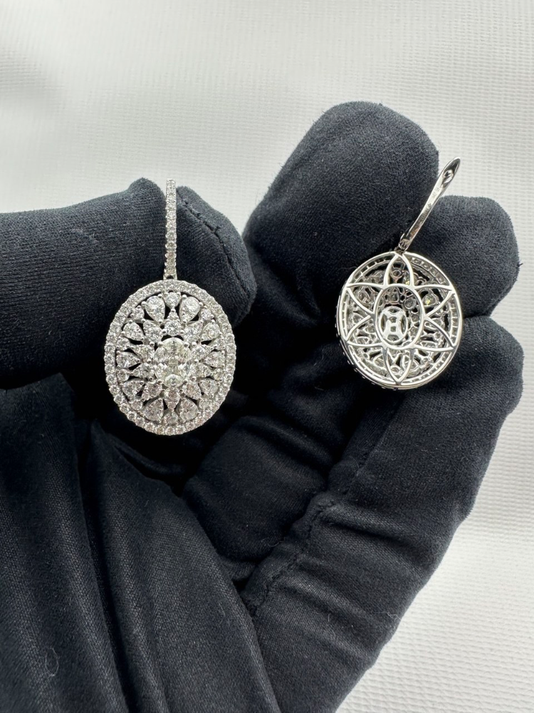 Серьги RALFDIAMONDS С БРИЛЛИАНТАМИ.