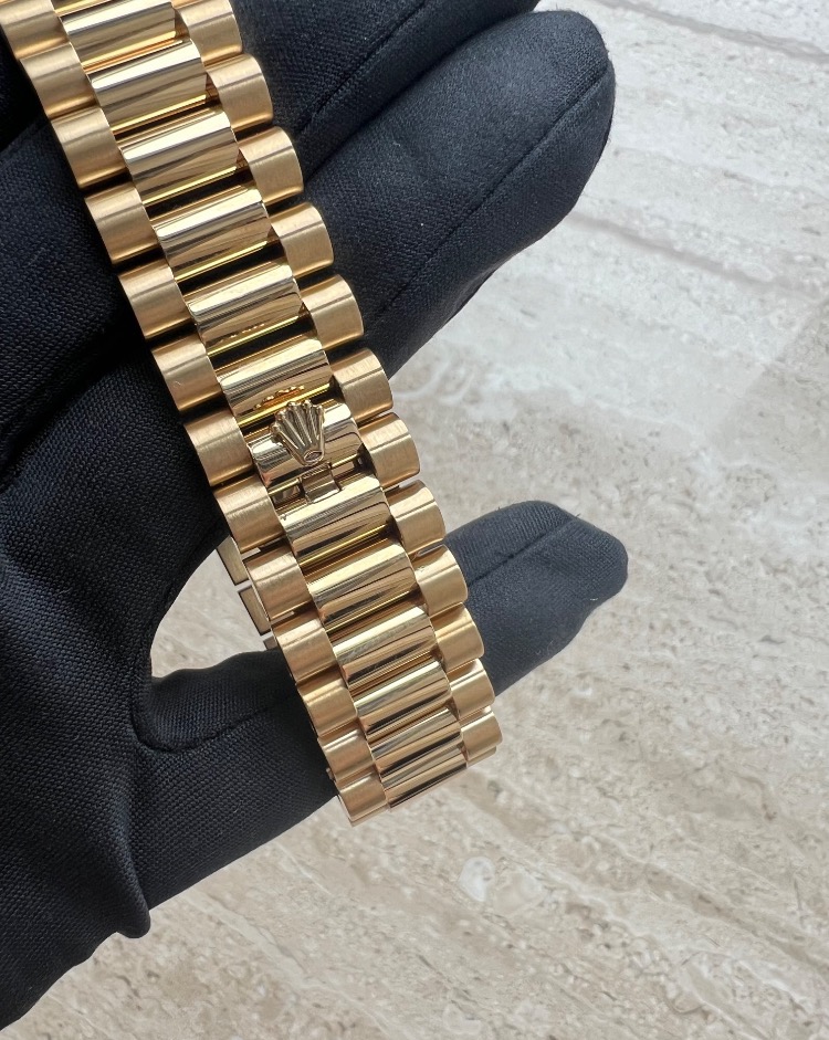 Часы Rolex Day-Date II 41mm Yellow Gold Wave Arabic Dial 218238