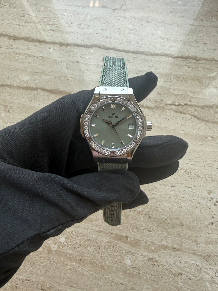 Часы Hublot CLASSIC FUSION 581.NX.891G.NR.1104