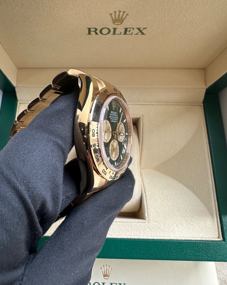 Часы Rolex Cosmograph Daytona 40 mm Yellow Gold 126508-0008