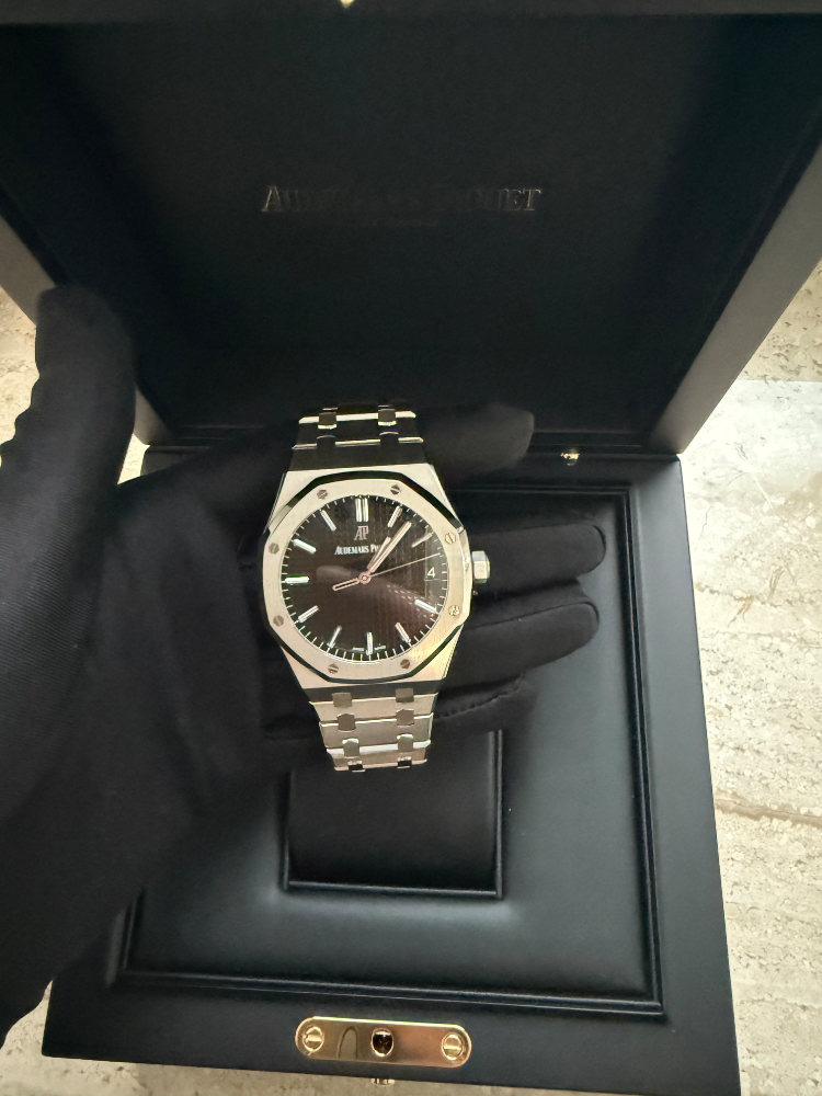 Часы AUDEMARS PIGUET ROYAL OAK SELFWINDING 41 MM 15500ST.OO.1220ST.03