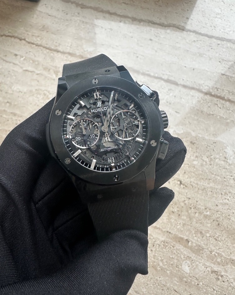 Часы Hublot Classic Fusion Black Magic 525.CM.0170.RX