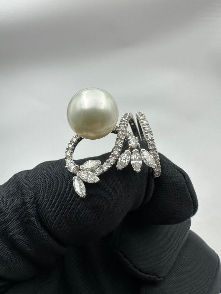 Кольцо с бриллиантом Shreiner КОЛЬЦО С ЖЕМЧУГОМ И БРИЛЛИАНТАМИ.