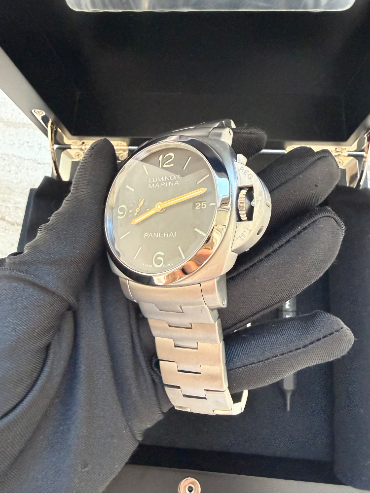 Часы Panerai Luminor 1950 3 Days Titanium 44 mm PAM00352