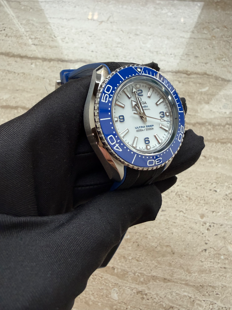 Часы Omega SEAMASTER PLANET OCEAN 6000M 215.32.46.21.04.001