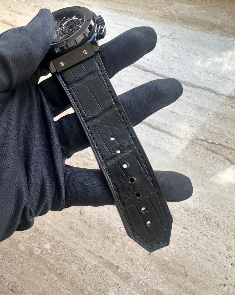 Часы Hublot Classic Fusion Black Magic 525.CM.0170.LR