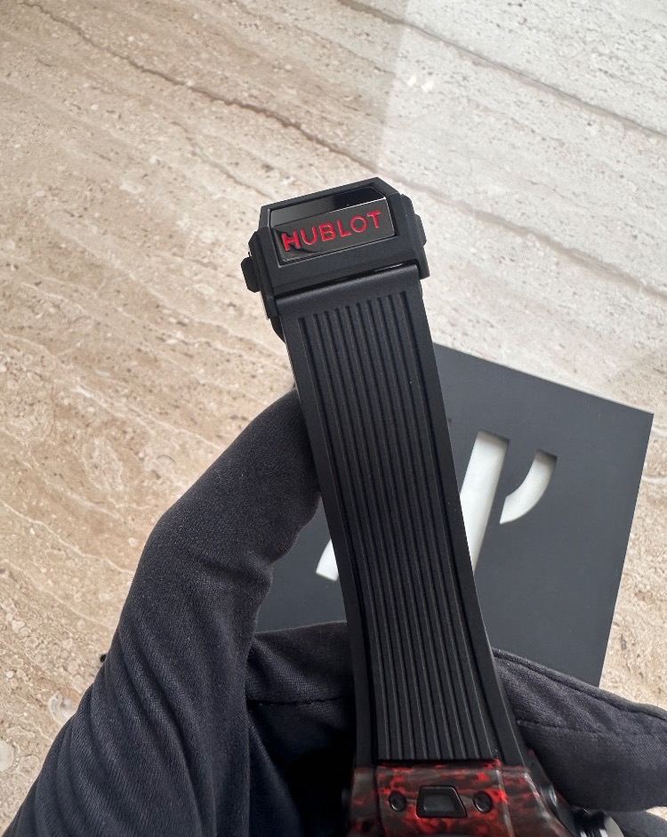 Часы Hublot Big Bang Unico Red Carbon Alex Ovechkin 411.QV.1123.NR.OVK21