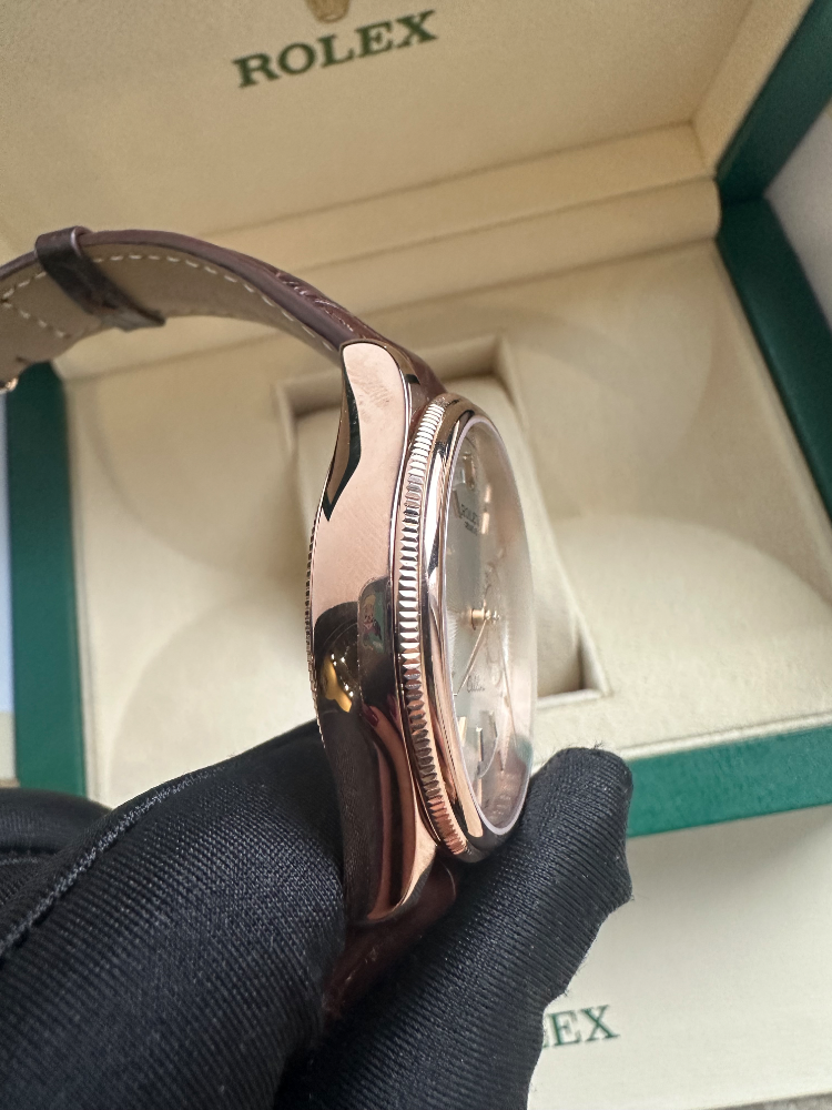 Часы Rolex Cellini Date Silver Dial 18K Rose Gold 50515