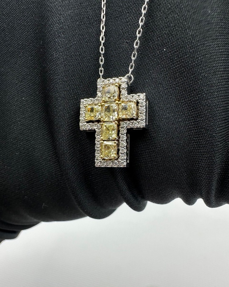 Подвеска RALFDIAMONDS крест с бриллиантами.