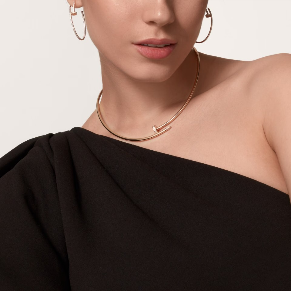 Колье Cartier JUSTE UN CLOU TORQUE NECKLACE SMALL MODEL DIAMONDS N7424420 (31 5 cm).