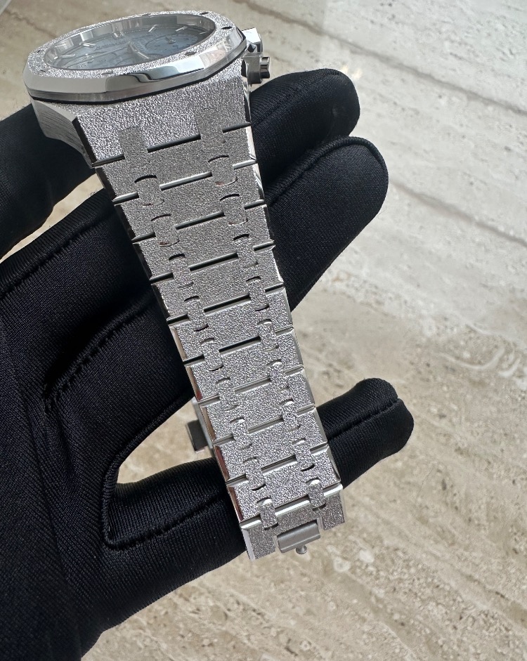 Часы AUDEMARS PIGUET ROYAL OAK CHRONOGRAPH SPECIAL EDITION 26240BC.GG.1324BC.02