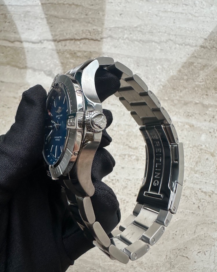 Часы Breitling AVENGER AUTOMATIC 43mm A17318101C1A1