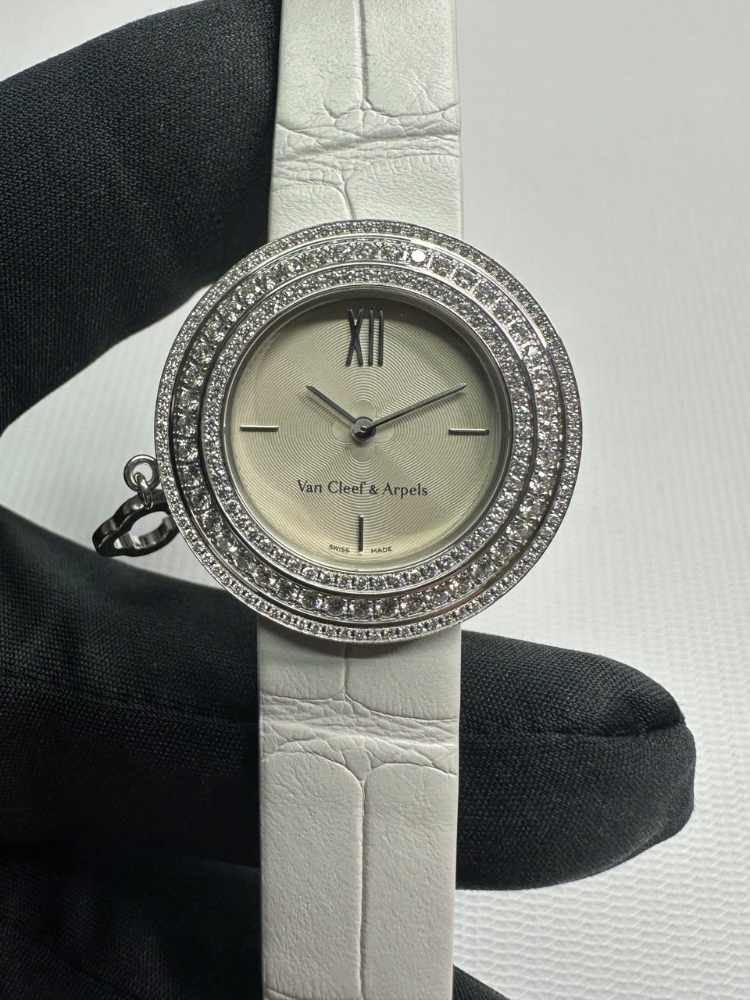 Часы Van Cleef & Arpels Charms Womens Watch VCARM95300