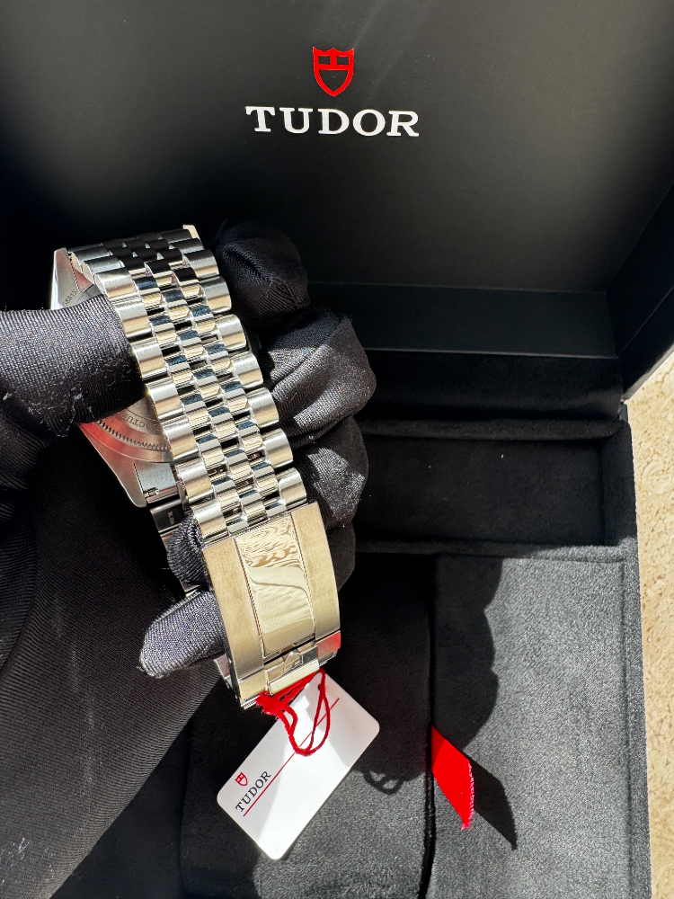 Часы Tudor BLACK BAY ONE 41 M79680-0001