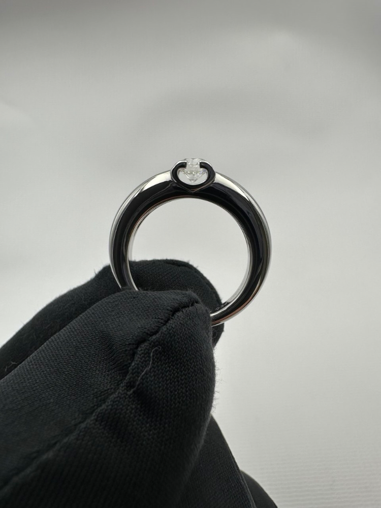 Кольцо Cartier Solitaire Louis 0 50ct.