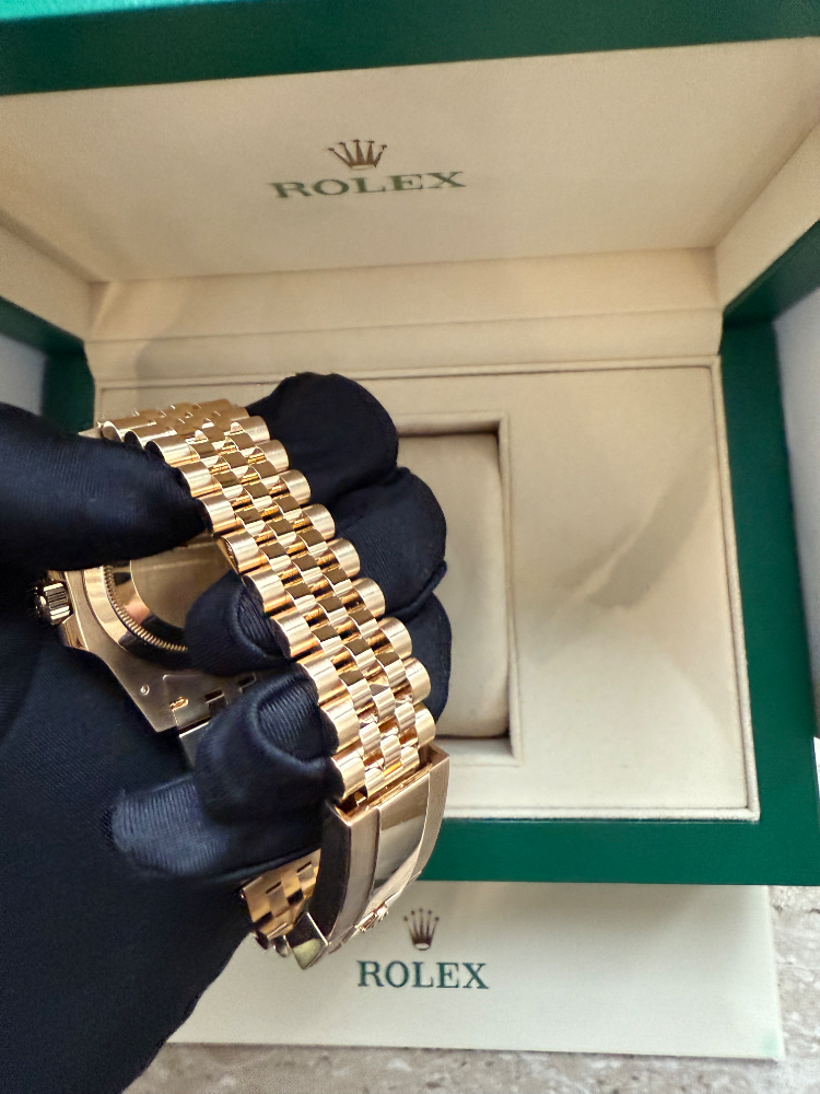 Часы Rolex GMT-Master II yellow gold 126718GRNR