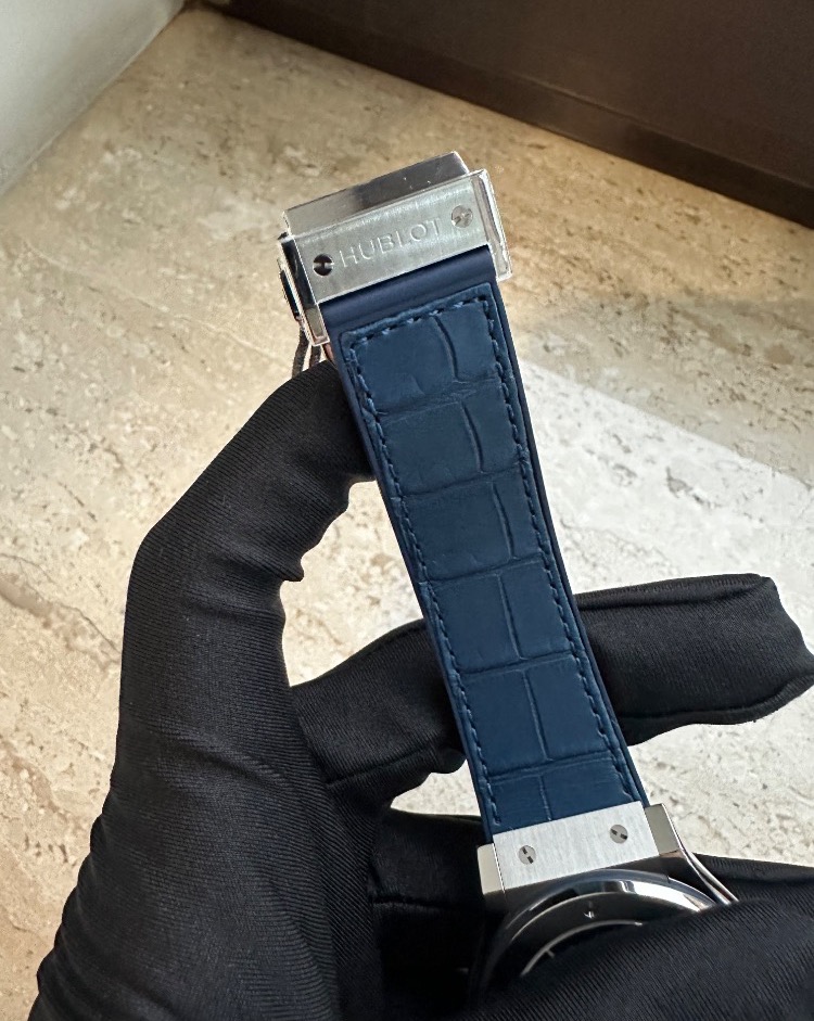 Часы Hublot Classic Fusion Automatic 42 mm 542.NX.7170.LR