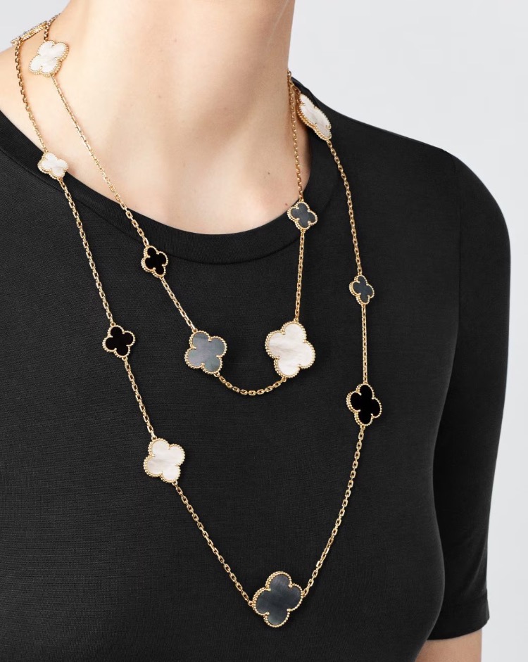 Колье Van Cleef & Arpels Magic Alhambra long necklace 16 motifs 18K yellow gold Mother-of-pearl Onyx VCARD79400