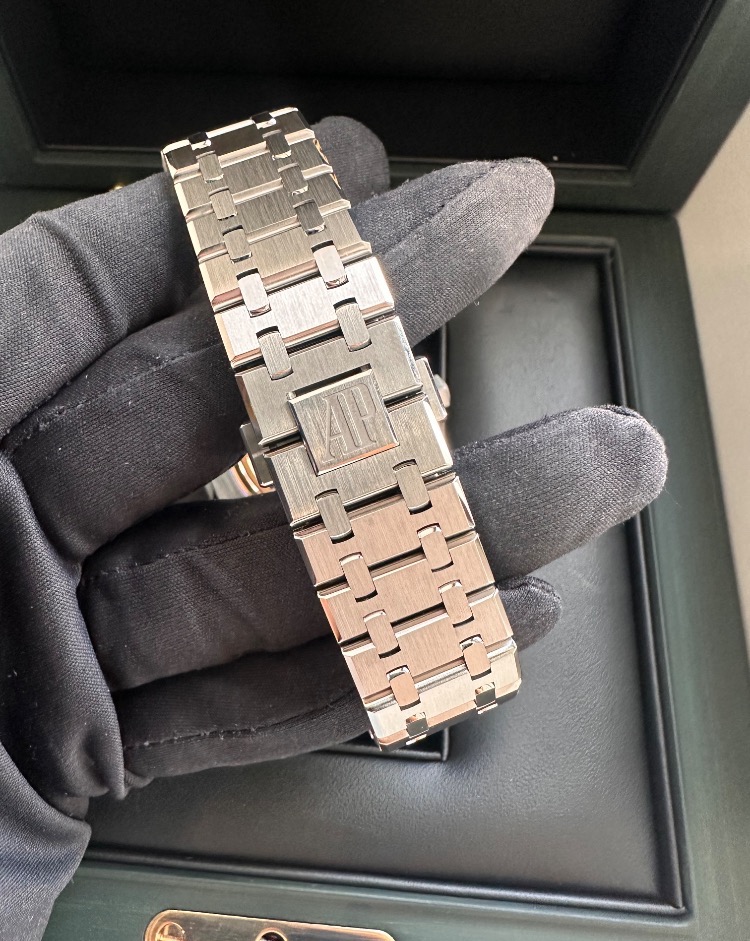 Часы AUDEMARS PIGUET ROYAL OAK SELFWINDING 41 MM 15500ST.OO.1220ST.04