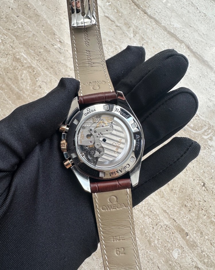 Часы Omega Speedmaster Broad Arrow 321.90.42.50.13.001