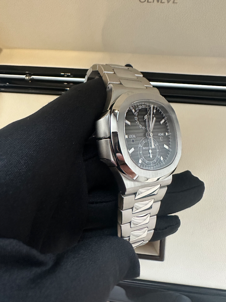 Часы Patek Philippe NAUTILUS TRAVEL TIME CHRONOGRAPH 5990/1A-001