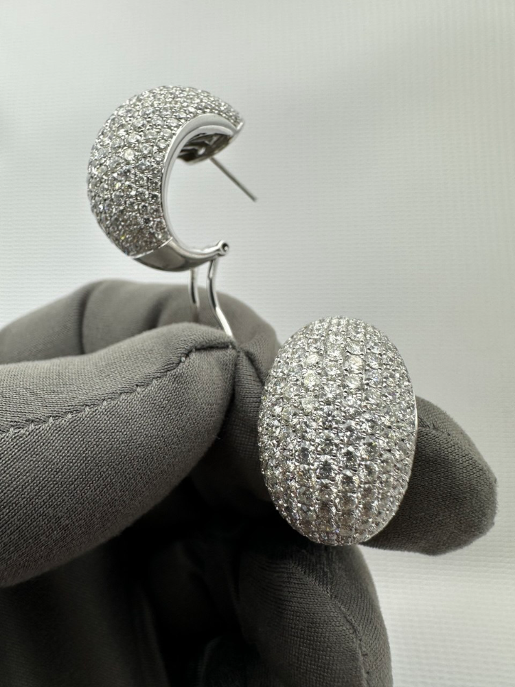Серьги RALFDIAMONDS с бриллиантовым паве.