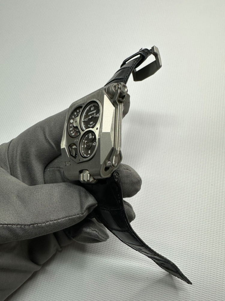 Часы Urwerk EMC