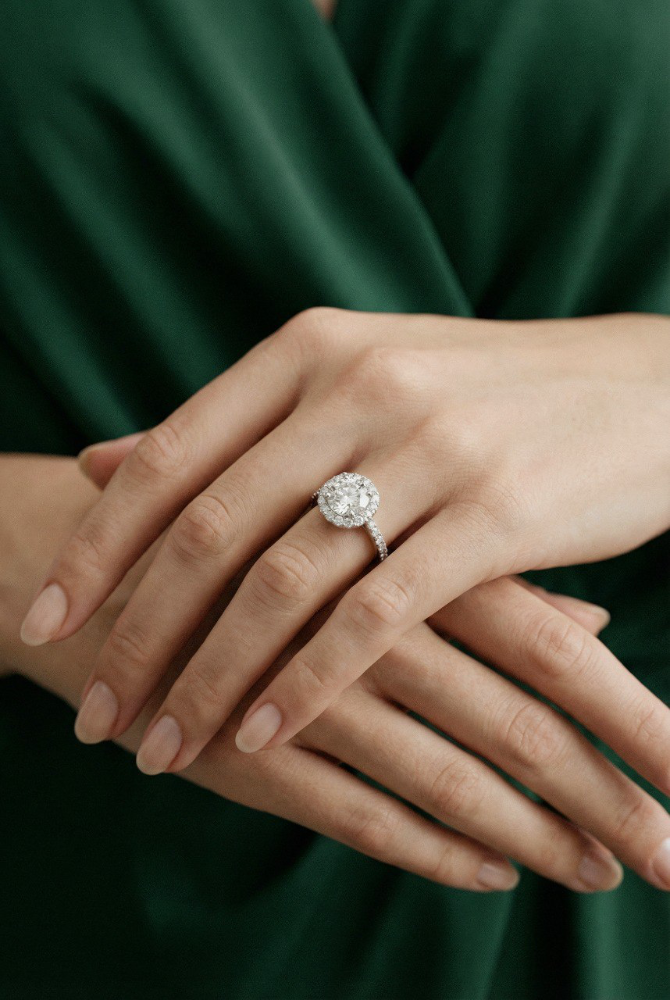 Кольцо Graff Icon Round Diamond Engagement Ring DIAMOND PAVÉ BAND WHITE GOLD