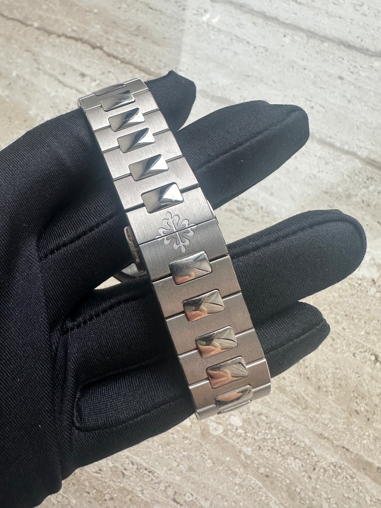 Часы Patek Philippe CUBITUS WHITE GOLD 7128/1G-001