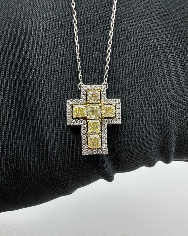 Подвеска RALFDIAMONDS крест с бриллиантами.